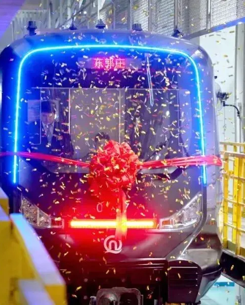【綠色運營(yíng)】（四方股份）全球首列碳纖維地鐵列車(chē)正式商業(yè)運營(yíng)！